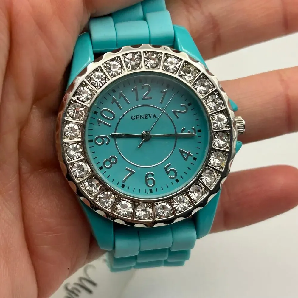 Geneva Silver Crystals Light-blue Tone Women’s Fashion Watch Working New Battery